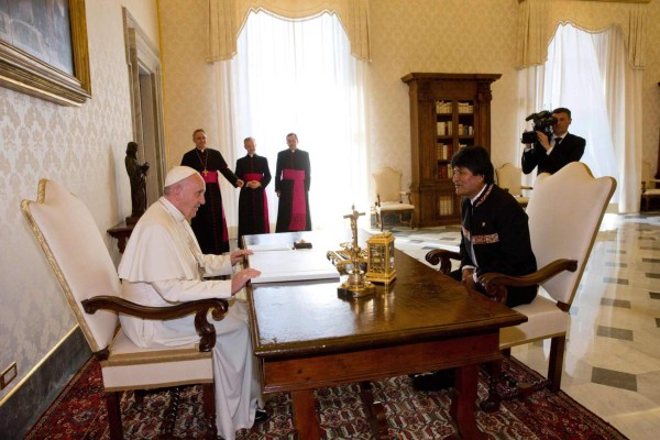 Evo Morales recomienda al papa Francisco que tome coca