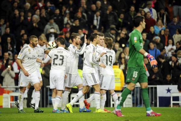 El Real Madrid gana al Levante con doblete de Bale y espera el Clásico