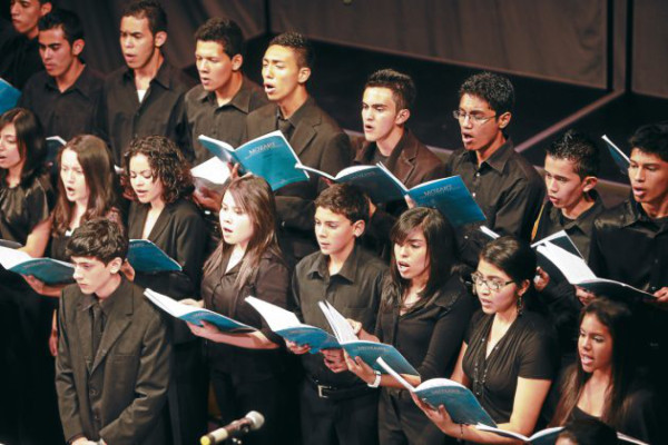 Sonidos orquestales en honor a las víctimas