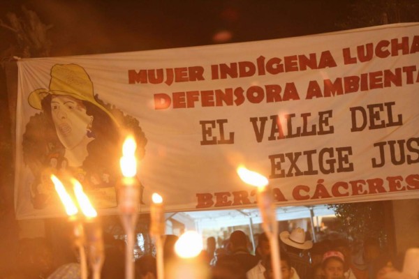 Entierran los restos de la líder indígena Berta Cáceres