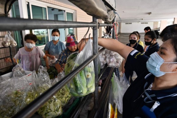 Entierros sin familia, cursos online y calles vacías: los efectos del coronavirus