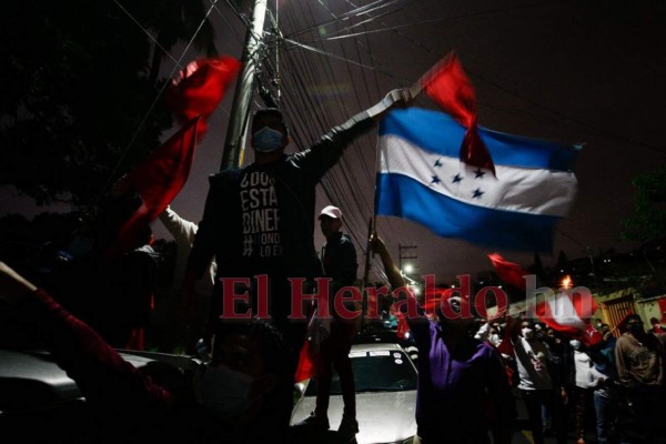 Entusiasmo y festejo en las calles por triunfo de Xiomara Castro (FOTOS)  