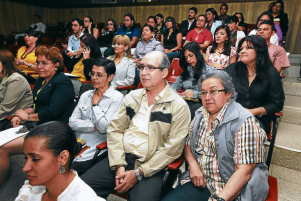 Presentan obra póstuma del poeta hondureño Roberto Sosa