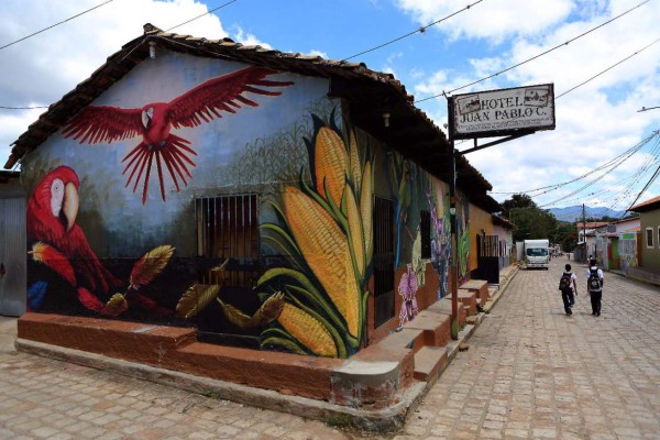 Cantarranas, San Juancito y Valle de Ángeles lucen sus mejores galas en Semana Morazánica