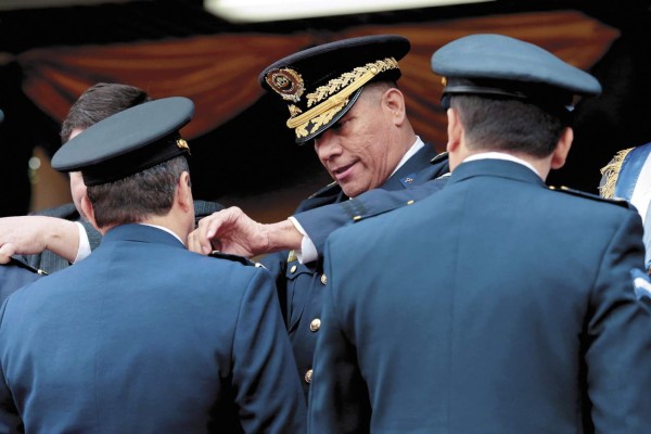 Ni el proceso de ascenso se respeta en la policía