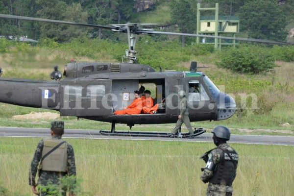Fotos: Así fue el traslado de peligrosos reos a megacárcel de Santa Bárbara