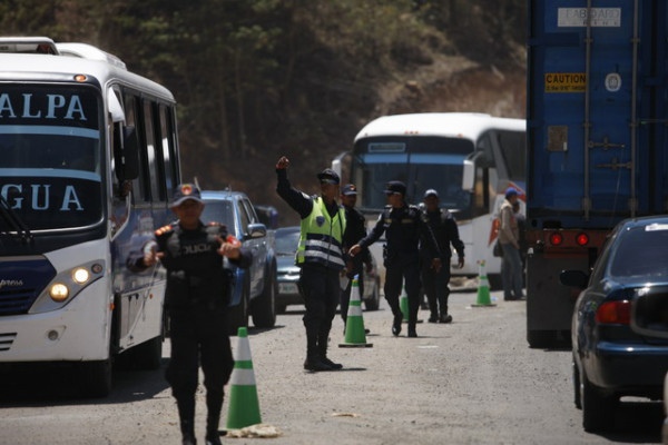 Delirio se apodera de veraneantes al abandonar la capital hondureña