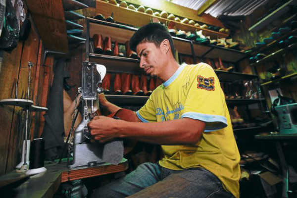 Talabarteros hacen del cuero, un arte