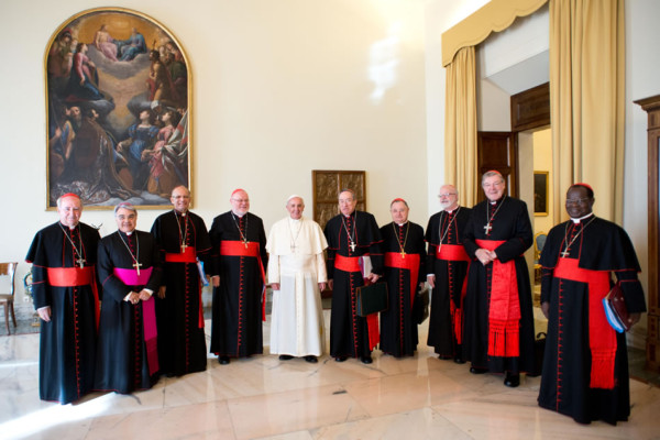 Papa inicia reuniones con el G8 de cardenales para reformar la Curia