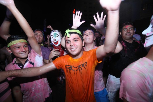 Electrizante fiesta de color en Tegucigalpa