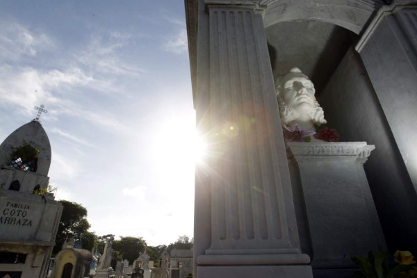 Tumba de Francisco Morazán luce imponente
