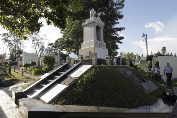 Tumba de Francisco Morazán luce imponente