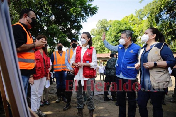 Reina Letizia visita zonas golpeadas por Eta y Iota con ayuda para afectados (FOTOS)