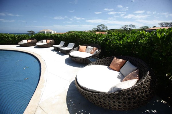 Disfrute el golf, playa y buceo en el club Pristine Bay Resort