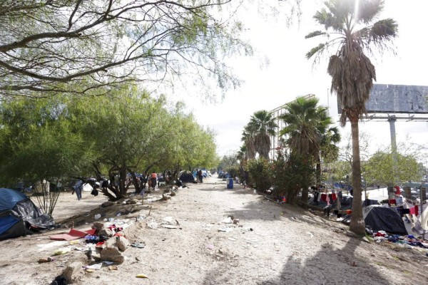 Precariedad y hacinamiento, la vida de migrantes en campamento improvisado