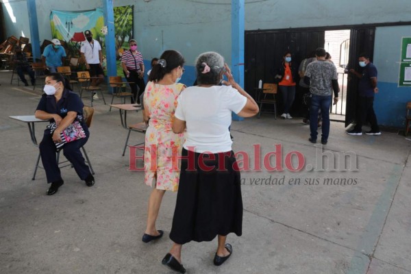 FOTOS: Interminables filas para reclamar el DNI en la capital