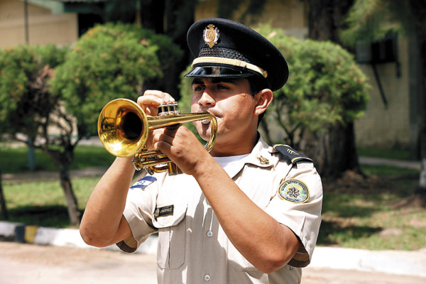 Banda marcial orgullo de las FF AA