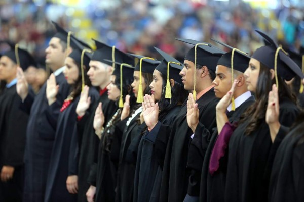 Fotogalería: Toda la algarabía y felicidad de los nuevos profesionales de la UNAH