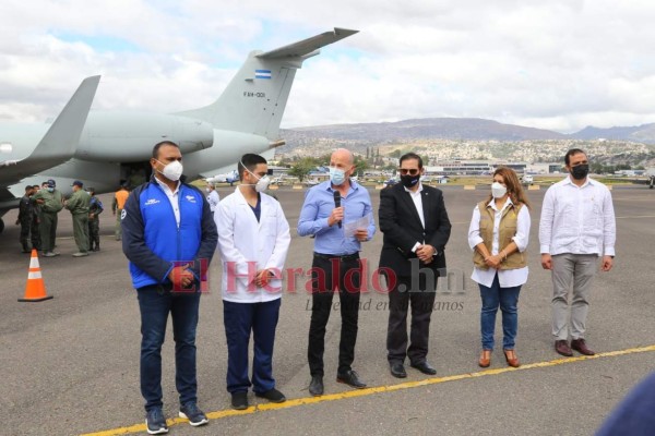 La llegada de las primeras vacunas contra el covid-19 a Honduras en fotos