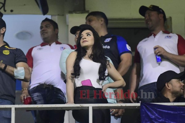 FOTOS: Bellas aficionadas visitaron el Morazán para disfrutar la final