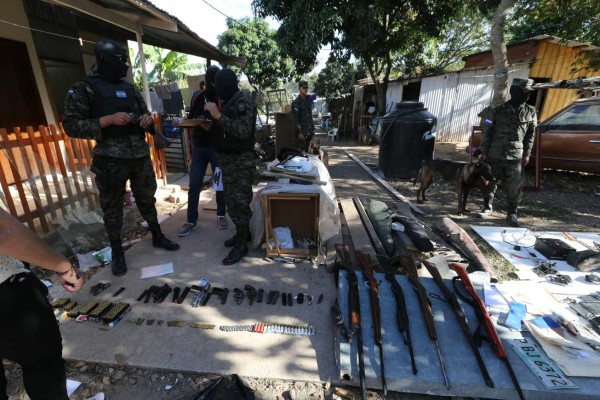 Honduras: En una ferretería hallan arsenal y artículos robados