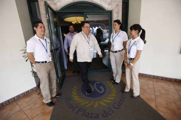 Instalan foros y debates en primer día de Cumbre del SICA en Honduras