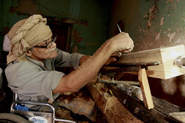 El ebanista que transforma la madera con ingenio
