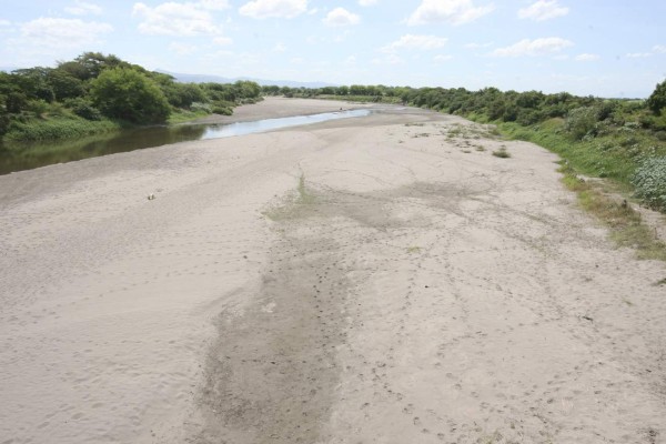 Pobladores claman por lluvia ante la sequía que les azota