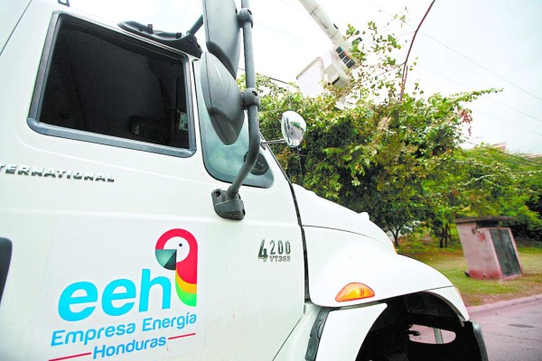 Hondureños exigen respuestas por altos cobros y apagones