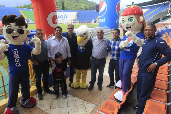 Amado Guevara escogerá al rival para su despedida