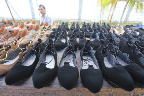 FOTOS: Reos exponen los productos elaborados con sus manos