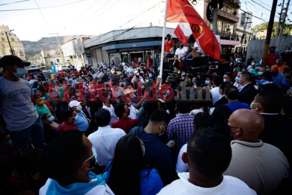 Simpatizantes de Libre protestan por decisiones en sesión preparatoria (FOTOS)