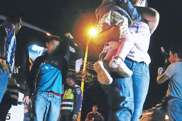 312 niños hondureños deportados en una noche