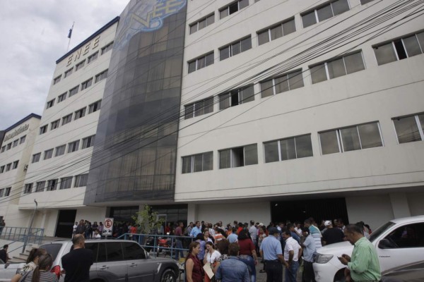 La ENEE redujo en 50.6% el número de empleados