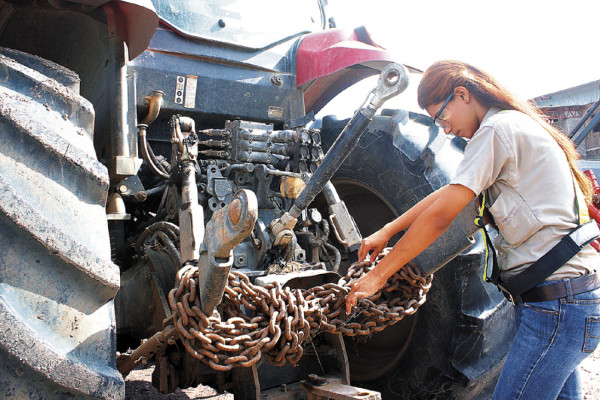 En el sur de Honduras los tractores son cosa de mujeres