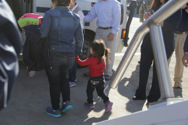 Honduras: Llega primer vuelo con familias enteras retornadas de Estados Unidos