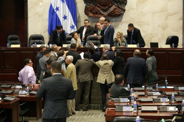 Secretaría de Seguridad tiene 12 meses para depurar Policía Nacional