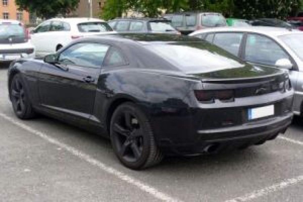 Brad Pitt se divorcia de Angelina, pero no de sus autos y sus motos