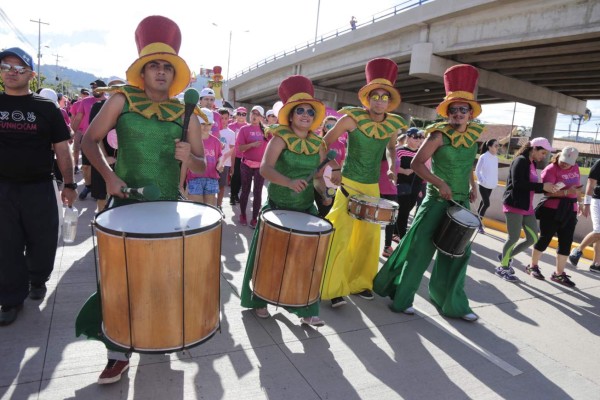 FUNHOCAM celebra con éxito su séptimo 'Carnaval Rosa'