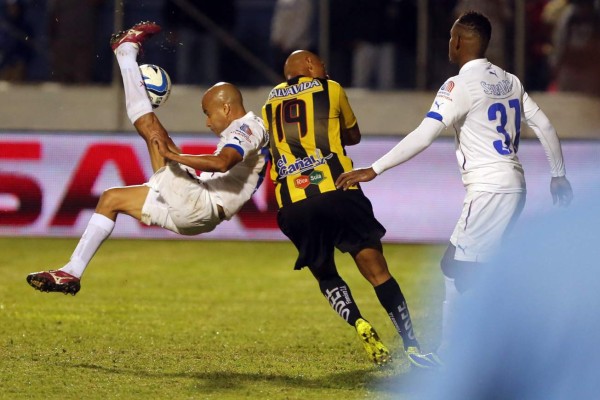 Olimpia luchó para ser líder en Honduras