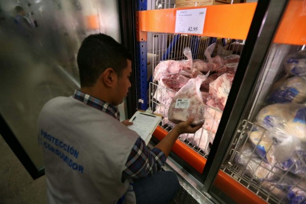 Verifican precios de productos navideños en supermercados de la capital &nbsp;&nbsp;