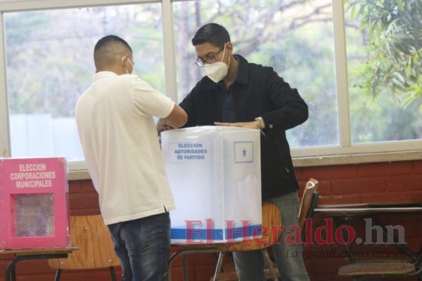 Con mascarillas y medidas de bioseguridad se desarrollan atípicas elecciones primarias (Fotos)
