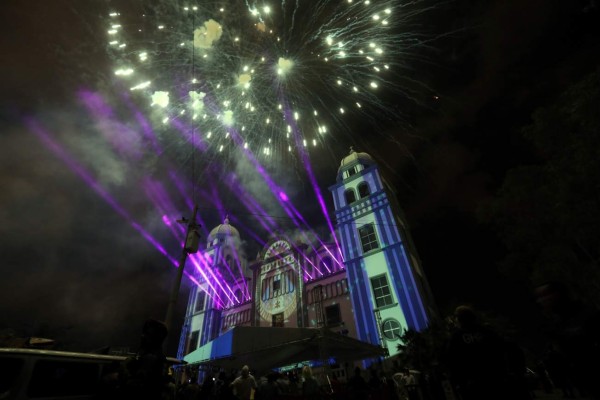 Un festejo lleno de luz y talento para honrar a Suyapita