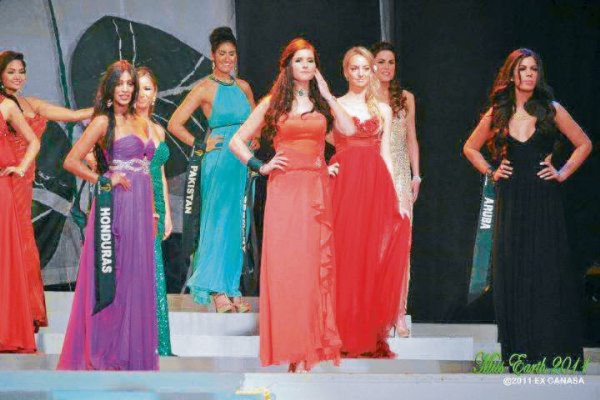 Hondureña brilla en Miss Tierra 2011