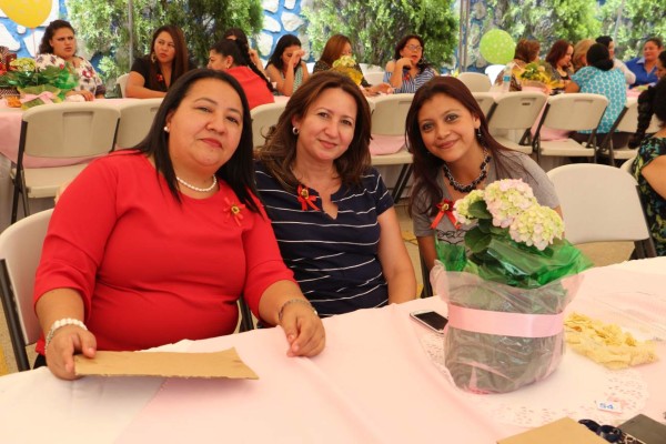 Una tarde de finos detalles y sorpresas para las mamás de Injupemp