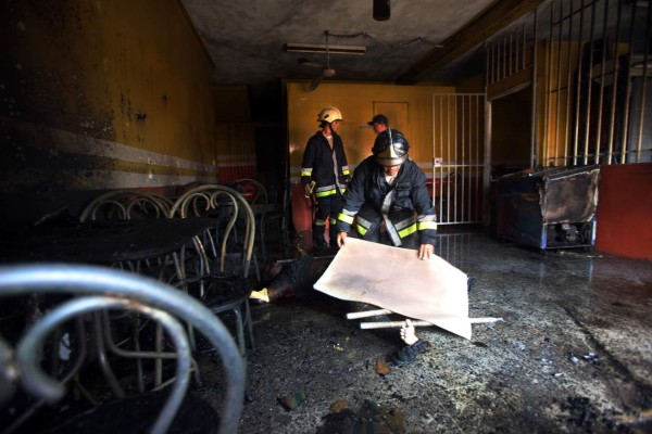 Pandilleros prenden fuego a negocio; fallece una persona