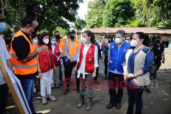 Reina Letizia visita zonas golpeadas por Eta y Iota con ayuda para afectados (FOTOS)
