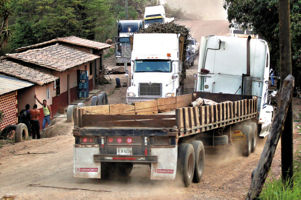 Fiebre del hierro daña ambiente de la aldea Agalteca, Cedros