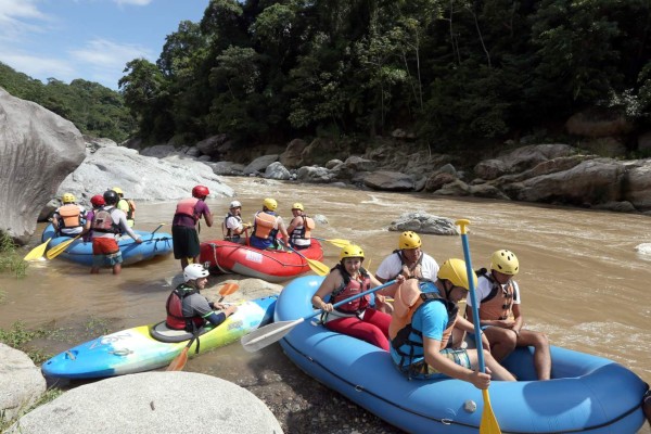 Adrenalina pura en el rafting del Río Cangrejal