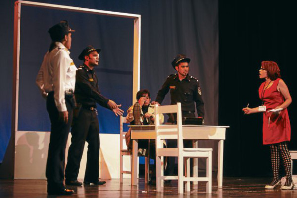 Se abre el telón para disfrutar de presentaciones